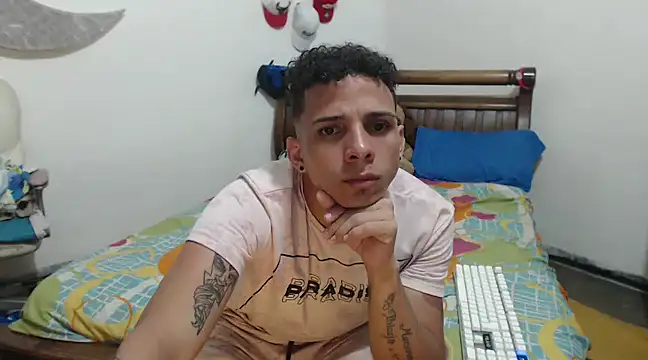 Snapshot of hot_toy_boy_ chatting on 01-09-25, 03:47 hot toy boy online show from 01-09-25, 03:47