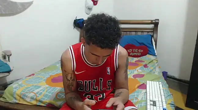 Snapshot of hot_toy_boy_ chatting on 01-21-25, 04:43 hot toy boy online show from 01-21-25, 04:43