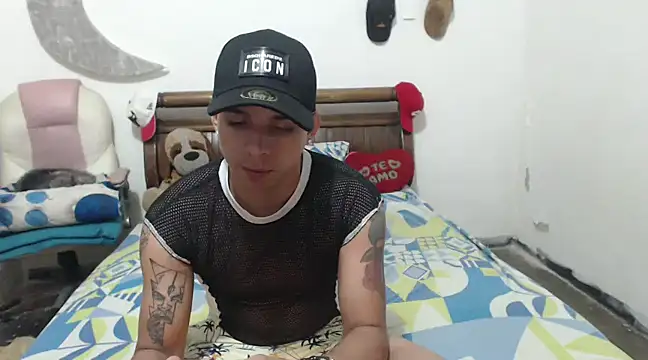 Snapshot of hot_toy_boy_ chatting on 02-28-25, 01:03 hot toy boy online show from 02-28-25, 01:03