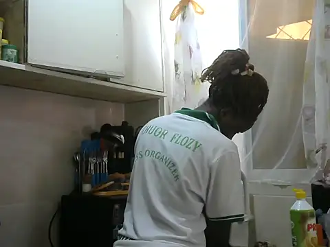 Snapshot of queen-goddess chatting on 12-15-25, 06:06 queen-goddess online show from 12-15-25, 06:06