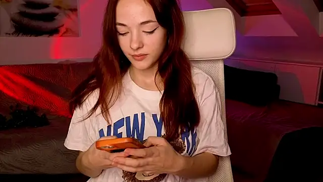 Snapshot of MiaRouge chatting on 10-21-25, 05:02 MiaRouge online show from 10-21-25, 05:02