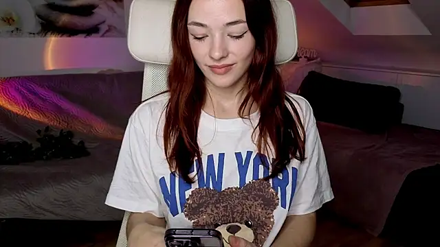 Snapshot of MiaRouge chatting on 10-22-25, 05:08 MiaRouge online show from 10-22-25, 05:08