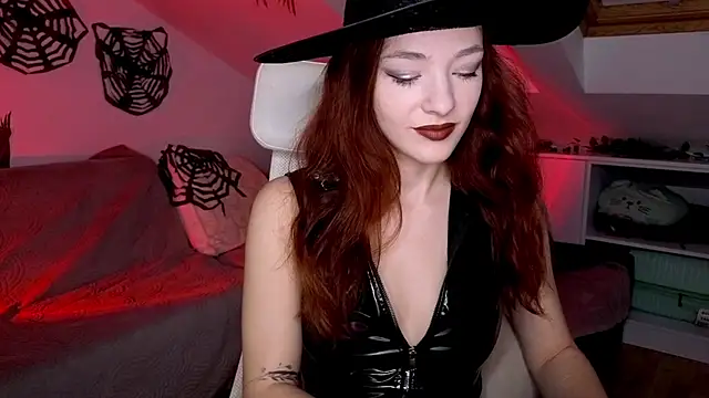 Snapshot of MiaRouge chatting on 10-27-25, 03:43 MiaRouge online show from 10-27-25, 03:43