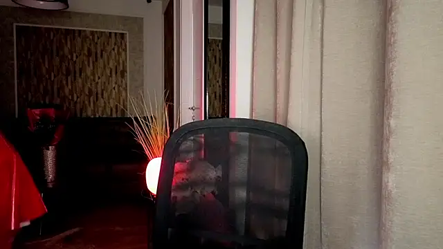 Snapshot of MiaRouge chatting on 02-10-26, 10:41 MiaRouge online show from 02-10-26, 10:41