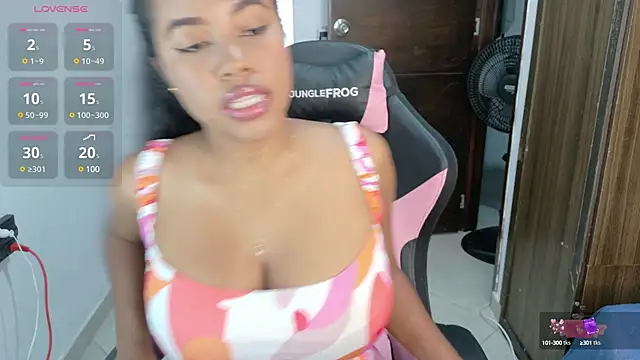 Snapshot of Abby_tits chatting on 12-15-24, 08:25 Abby tits online show from 12-15-24, 08:25