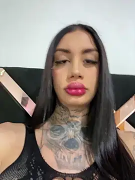 Snapshot of Zaratattoox chatting on 12-21-25, 07:26 Zaratattoox online show from 12-21-25, 07:26