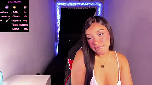 Mariana Hasper  online show from 12-20-24, 01:36