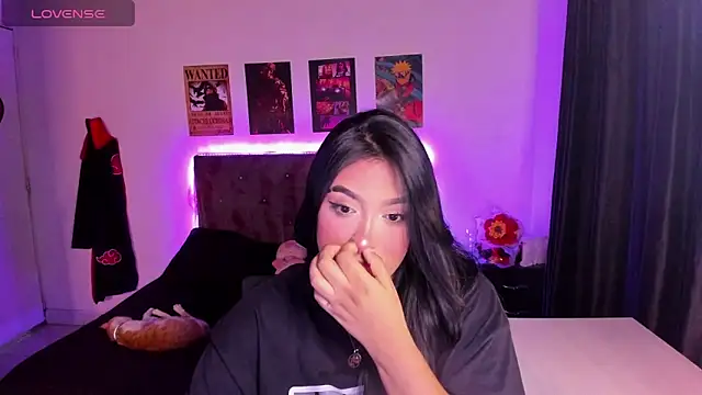 Mariana Hasper  online show from 10-15-25, 03:50