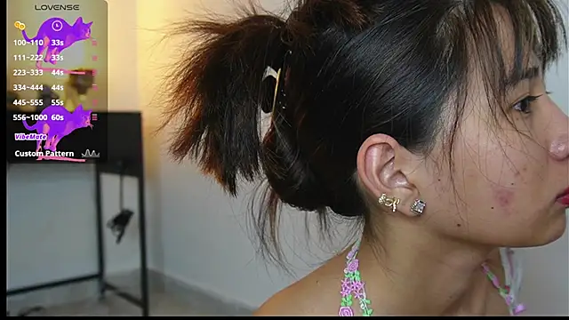 Snapshot of AlessiaVix chatting on 02-28-25, 05:04 AlessiaVix online show from 02-28-25, 05:04