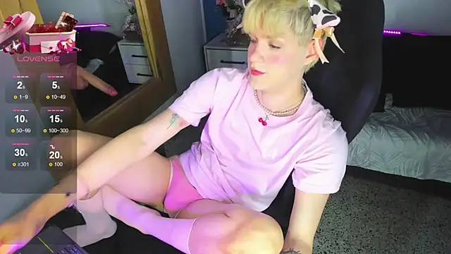 Snapshot of VladHellsing4 chatting on 12-18-25, 02:23 VladHellsing4 online show from 12-18-25, 02:23