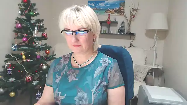 Snapshot of FleurMays chatting on 12-20-24, 09:21 FleurMays online show from 12-20-24, 09:21