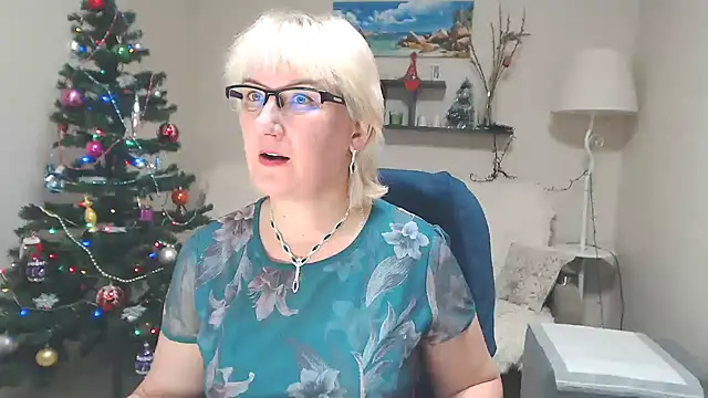 Snapshot of FleurMays chatting on 12-20-24, 12:27 FleurMays online show from 12-20-24, 12:27