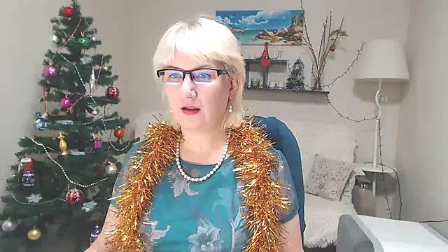Snapshot of FleurMays chatting on 12-23-24, 03:18 FleurMays online show from 12-23-24, 03:18