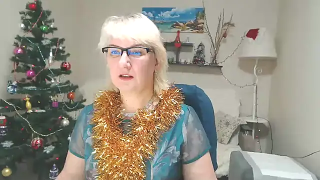 Snapshot of FleurMays chatting on 12-29-24, 04:59 FleurMays online show from 12-29-24, 04:59