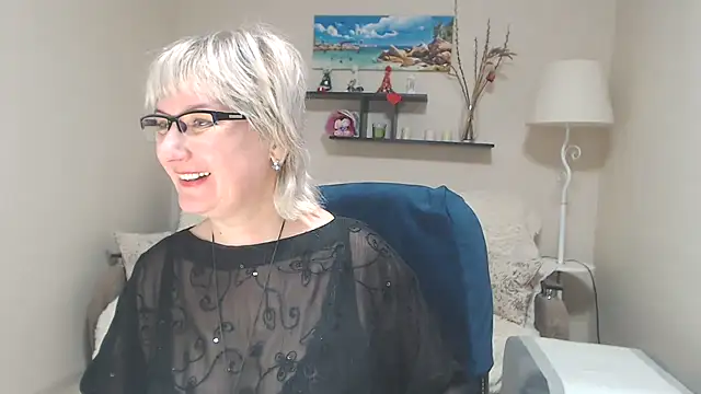 Snapshot of FleurMays chatting on 02-10-25, 11:25 FleurMays online show from 02-10-25, 11:25