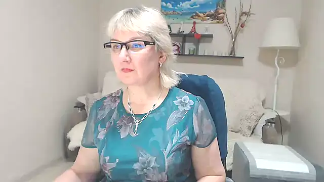 Snapshot of FleurMays chatting on 02-23-25, 11:22 FleurMays online show from 02-23-25, 11:22