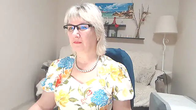 Snapshot of FleurMays chatting on 02-25-25, 05:52 FleurMays online show from 02-25-25, 05:52
