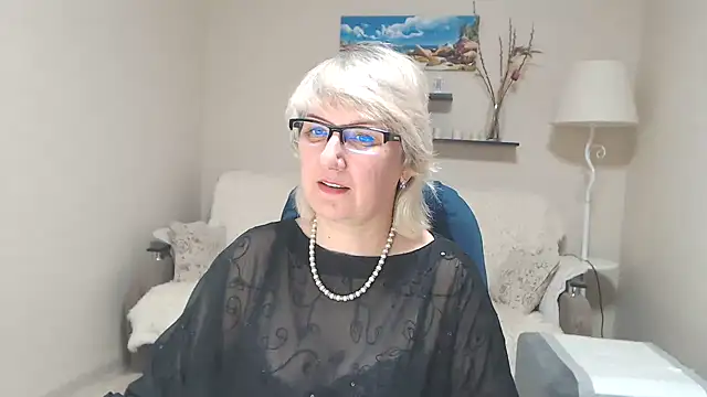 Snapshot of FleurMays chatting on 02-25-25, 12:55 FleurMays online show from 02-25-25, 12:55