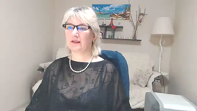 Snapshot of FleurMays chatting on 02-26-25, 04:25 FleurMays online show from 02-26-25, 04:25