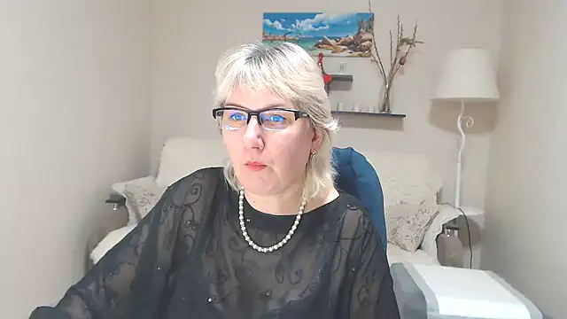 Snapshot of FleurMays chatting on 02-26-25, 07:31 FleurMays online show from 02-26-25, 07:31