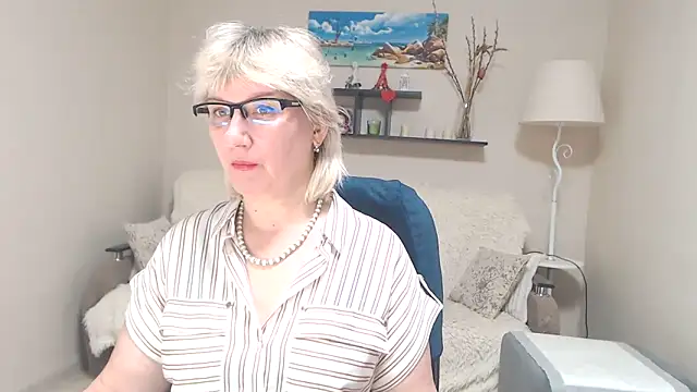 Snapshot of FleurMays chatting on 03-07-25, 06:02 FleurMays online show from 03-07-25, 06:02