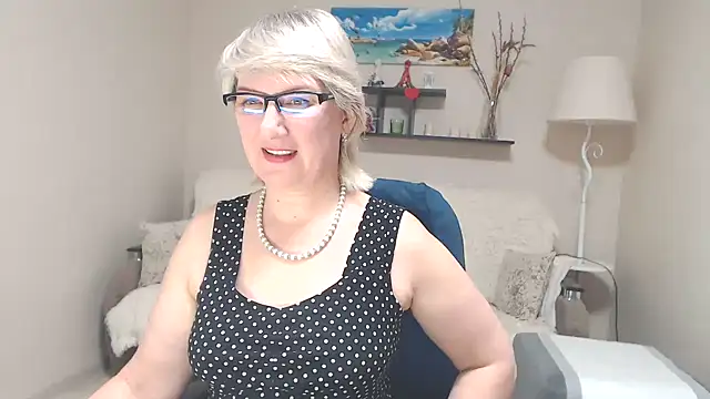 Snapshot of FleurMays chatting on 03-09-25, 03:54 FleurMays online show from 03-09-25, 03:54