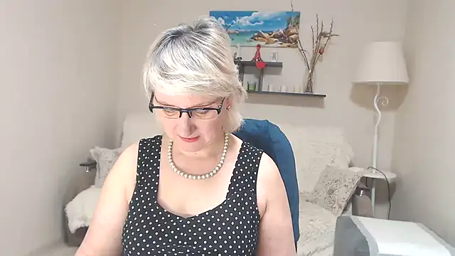 Snapshot of FleurMays chatting on 03-11-25, 04:10 FleurMays online show from 03-11-25, 04:10