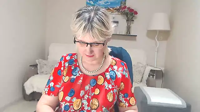 Snapshot of FleurMays chatting on 03-20-25, 02:21 FleurMays online show from 03-20-25, 02:21