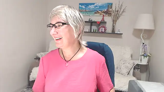 Snapshot of FleurMays chatting on 10-10-25, 05:28 FleurMays online show from 10-10-25, 05:28