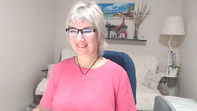 Snapshot of FleurMays chatting on 10-15-25, 05:18 FleurMays online show from 10-15-25, 05:18