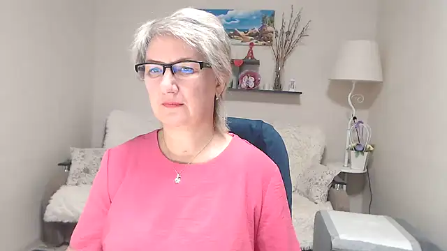 Snapshot of FleurMays chatting on 10-18-25, 04:15 FleurMays online show from 10-18-25, 04:15