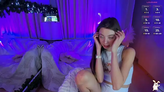 Snapshot of Goldy_Grace_ chatting on 12-19-24, 02:24 Goldy Grace online show from 12-19-24, 02:24