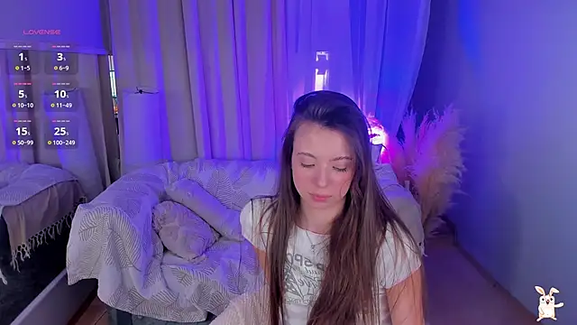 Snapshot of Goldy_Grace_ chatting on 02-19-25, 06:10 Goldy Grace online show from 02-19-25, 06:10