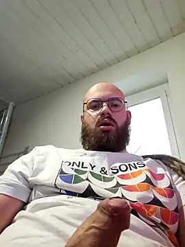 Snapshot of azagoul222 chatting on 11-24-25, 04:07 azagoul222 online show from 11-24-25, 04:07