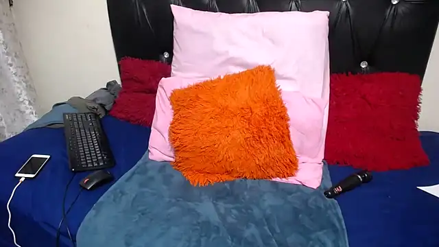 Snapshot of SexyAngeliqua chatting on 02-17-25, 05:21 SexyAngeliqua online show from 02-17-25, 05:21