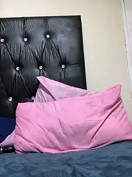 Snapshot of SexyAngeliqua chatting on 02-19-25, 06:10 SexyAngeliqua online show from 02-19-25, 06:10