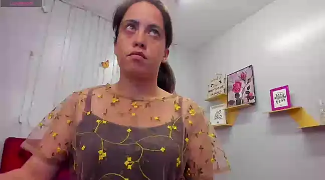 Snapshot of kathina_giraldo chatting on 03-11-25, 06:41 kathina giraldo online show from 03-11-25, 06:41