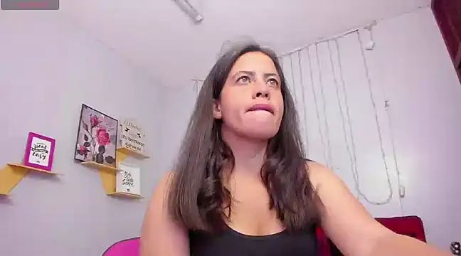 Snapshot of kathina_giraldo chatting on 03-19-25, 06:55 kathina giraldo online show from 03-19-25, 06:55