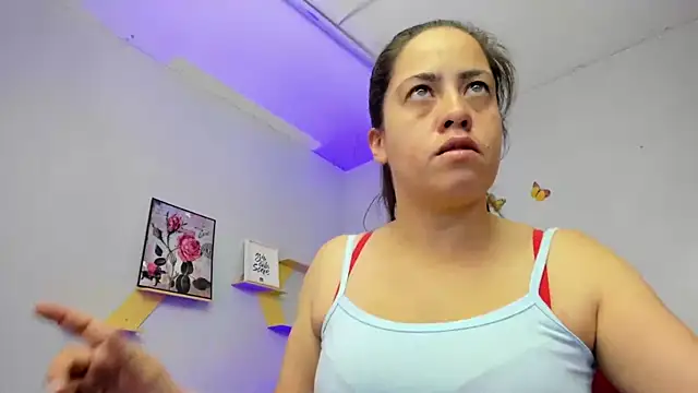 Snapshot of kathina_giraldo chatting on 11-26-25, 12:39 kathina giraldo online show from 11-26-25, 12:39