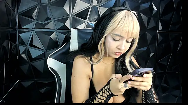 HelueHorny13 online show from 10-03-25, 04:31