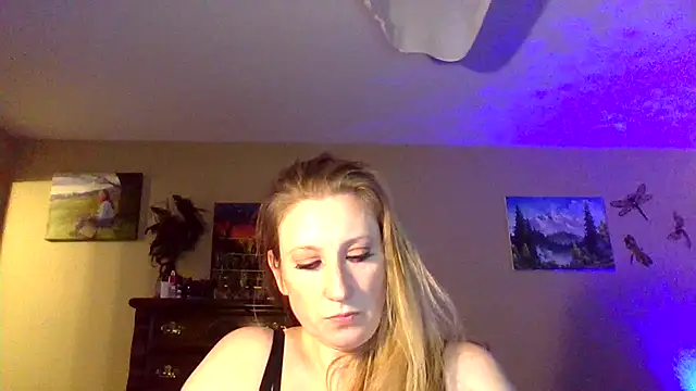 Snapshot of lilyhornyhousewife chatting on 01-13-25, 03:23 lilyhornyhousewife online show from 01-13-25, 03:23