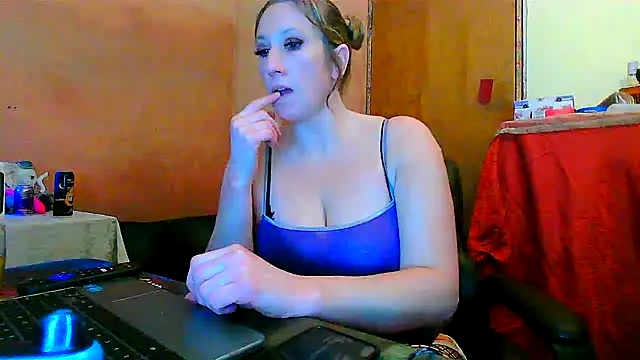 Snapshot of lilyhornyhousewife chatting on 02-09-25, 04:46 lilyhornyhousewife online show from 02-09-25, 04:46
