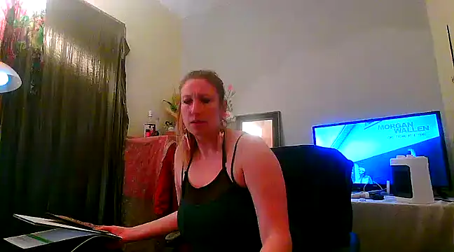 Snapshot of lilyhornyhousewife chatting on 03-18-25, 08:14 lilyhornyhousewife online show from 03-18-25, 08:14