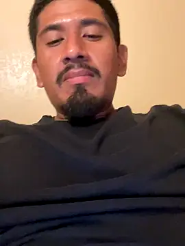 twohightwonut805 online show from 11-06-25, 07:26