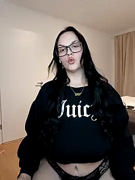 Snapshot of Jujuicy_97 chatting on 10-07-25, 05:21 Jujuicy 97 online show from 10-07-25, 05:21