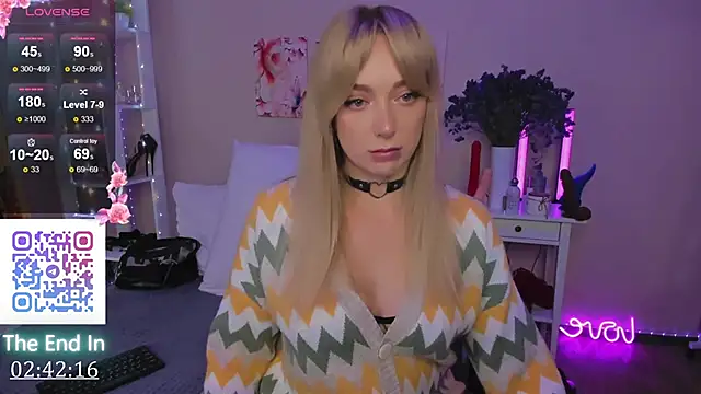 Snapshot of MissLisaX chatting on 12-01-25, 10:31 MissLisaX online show from 12-01-25, 10:31