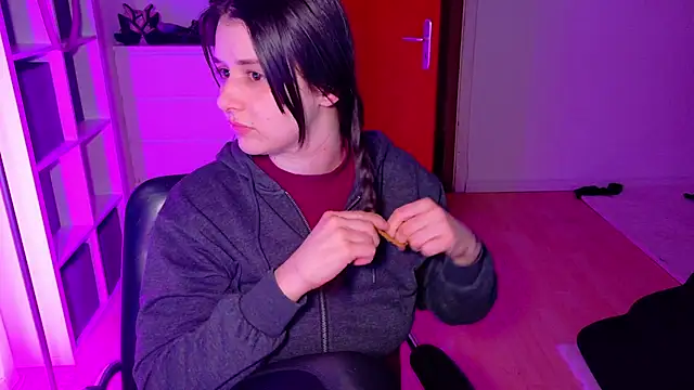 Snapshot of jenna-sxy19 chatting on 03-20-25, 02:51 jenna-sxy19 online show from 03-20-25, 02:51