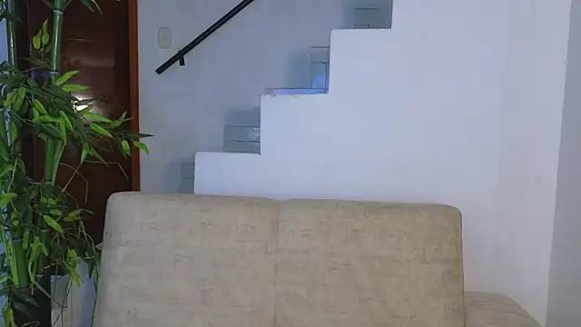 Lorenne Miller online show from 09-18-25, 02:13