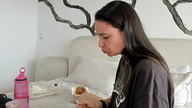 Snapshot of BridgetRodriguez chatting on 01-26-25, 06:37 BridgetRodriguez online show from 01-26-25, 06:37