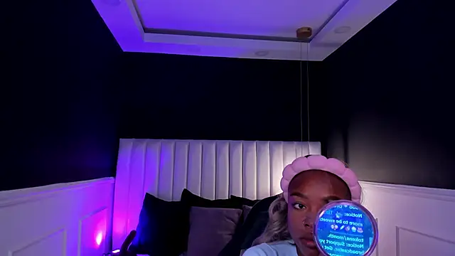 Snapshot of mia_schwarz chatting on 04-10-26, 09:30 mia schwarz online show from 04-10-26, 09:30